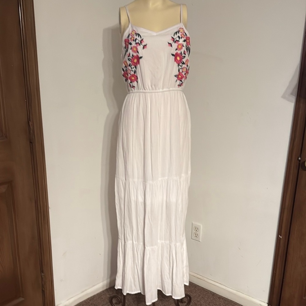 White Floral Embroidered Maxi Dress
